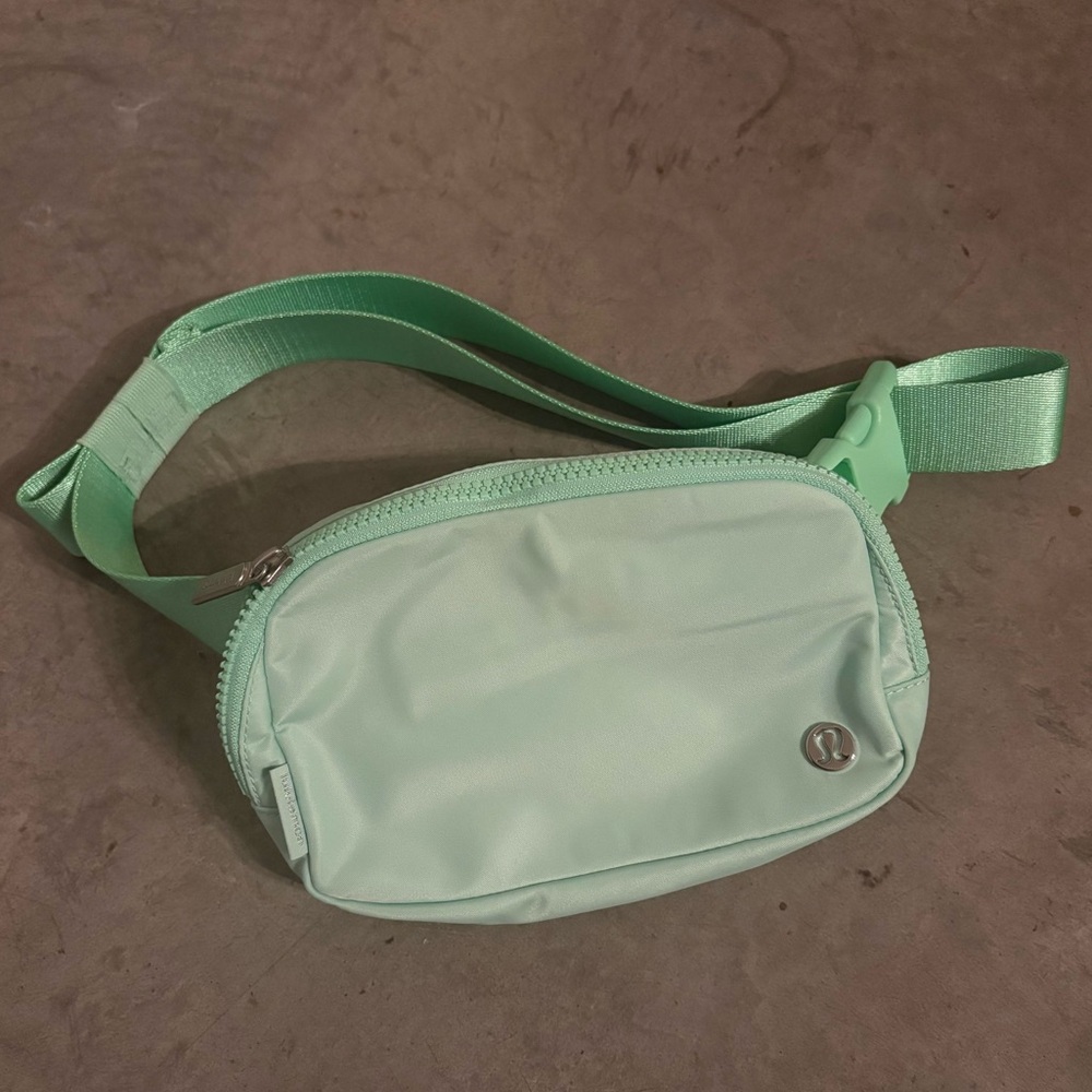 Lululemon Athletica Mint Green Crossbody Belt Bag